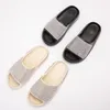 Sandali 2024 Pantofole in cocco alla moda per coppie europee e americane da indossare all'esterno