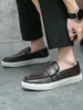 Schuhe Casual Leder Senioren Männer tragbar haltbar atmungsaktive Sommerkomfortklassiker Leichte trendige und modische Wohnungen Enior Hoes ähmer