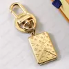 Lüks tasarımcı anahtarlık anahtarlık anahtar zinciri moda yüksek kaliteli çanta kolye araba cazibesi klasik erkek kadınlar mektup altın toka metal aksesuarları yao58