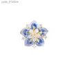 Pins Brooches Fashionable And Elegant Blue Flower Brooch Sparkling Snowflake She Personalized Brooch Blossom Suit Coat Temperament Pins L240323
