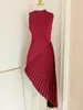 Повседневные платья Шикарный дизайн Асимметричное плиссированное длинное платье для женщин Модное летнее платье без рукавов для выпускного вечера