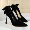 HBP icke-varumärke Pure Color Sexig Fashion Pointed Toe Dress Shoes New Style Designer Butterfly High Heels Shoes For Women