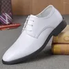 Zapatos de vestir Hombres Serie de cuero Negocio Otoño Ropa formal Tacones bajos Costura de metal Transpirable Antideslizante