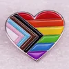 9 colores LGBT arco iris amor corazón insignia Lindo Anime Películas Juegos Pasadores de esmalte duro Recoger Broche de dibujos animados Mochila Sombrero Bolsa Collar Insignias de solapa 928