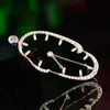 Pimler broşlar moda soyut saat broş sevimli kişilik aaa zirkon yaratıcı giyim pimi basit erkek broşlar mücevher aksesuarları yeni l240323