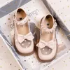 Chaussures décontractées Chaussures Breasping Girls En cuir Love Softs Pearls Lace Princess Shoes Elegant Bow Kids Chaussures mignonnes 240319
