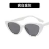 2 pcs Mode luxe designer Triangle chats oeil petit visage lunettes de soleil pour femmes avec haut sens ins noir petit cadre style photo lunettes de soleil