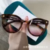 2 pcs Designer de luxe de mode 2024 Nouveau cadre d'oeil de chat avec sens avancé changeant progressivement de couleur lumière de style de luxe lunettes de soleil Internet rouge lunettes de soleil anti UV