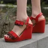 Chaussures de robe Drop Ship Mode Rome Fringe Sandales Femme 11cm Wedge Talon Haut Plateforme Jaune Blanc Rouge Fête Pour Femmes Été 2024