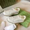 Ontwerper noodlijdende casual kleding vrouw schoenen vintage vuile sneakers gesp lederen man vrouwen ronde neus waterdichte trainers hoge top loopschoenen met doos maat 35-45