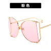 2 pcs Designer de luxe de mode Grand cadre perle évidé Lunettes de soleil 2020 nouvelle tendance femmes mode lunettes de soleil en métal irrégulier