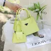 Handbag New Counter Quality King Explosion Womens New Versatile Handheld Small Square Bag with Simple Network Red One Shoulder Korean Version Crossover Bag