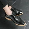 Chaussures décontractées pour hommes, chaussures en cuir verni doré, de luxe, à la mode, robe de mariage pour hommes, styliste de style italien Oxford