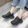 2024 Schuhe zu Fuß 859 Frühlingsfrauen Sneakers weiße Tennis -Leinwand auf weibliche Reihenplattform Flats Casual Ladies Vulcanize 5