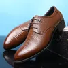 Chaussures décontractées printemps 2024 pour hommes, couche d'orteils en cuir, motif Crocodile, affaires pointues en dentelle, véritables hommes