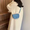 Sacs à bandoulière de mode de luxe de concepteur 2024 Nouvelle tendance de la mode polyvalente sac à main sac à bandoulière unique bandoulière demi-rond en relief sac pour femme