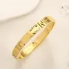 2024 Nuevas pulseras clásicas Brazalete de mujer Diseñador de lujo Chapado en oro de 18 quilates Acero inoxidable con diamantes Amantes Brazaletes Pulsera para mujer 2389