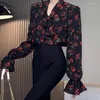 Frauen Blusen Koreanische Damen Mode Innen Läppen Frühling Herbst Langarm Tops Druck Elegante Kleidung V-ausschnitt 2024