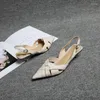 Zapatos de vestir Sandalias Baotou de tacón medio Moda de primavera y verano Punto cómodo Tacón pequeño tejido con mujer