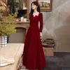 Casual Dresses 2024 Brud Toast Dress Wine Red Autumn Långärmad fyrkantig hals tillbaka till dörren kan bära A-line kjol Normalt