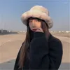 Bérets 2024 Mode d'hiver Femme Épaissi Polyvalent Blanc Noir Chaud Imitation Cheveux Chapeau De Pêcheur Japonais À Sommet Plat