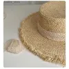 Chapéus de aba larga Chapéus de balde Flat Natural Raffia Straw Hat Womens Verão 2024 Nova Versão Coreana Ins Pequeno Fresco Laço Francês Seaside Beach Hat L240322