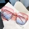 2 PCS Fashion Luxury Designer 2023 New Square Rice Nail Big Frame Version coréenne Lunettes de soleil Tiktok Fashion Trend Personality Femmes Lunes de soleil