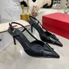 High Heels Designer Sandals Classics Metal Buckle Pointed Toe Thin Helle 4cm 6cm 8cm 10cm Summer äkta läderkvinna Bröllopsskor Klänningskor Storlek 35-44