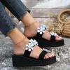 Tofflor lägenheter kilar kvinnor blomma höga klackar mysiga klänningskor 2024 sommar casual strand flip flops utomhus varumärke femme glider