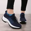 Scarpe da passeggio Sneaker da calzino da donna Mesh Mesh respira comodi alleni infermieristici Piattaforma casual Piattamine ascensori non slittati senza slip