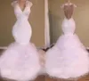 Novo branco sereia vestidos de baile com decote em v rendas apliques frisado cristal sem costas trem varredura tule inchado em camadas vestidos de noite baile ves7007096