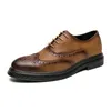 Casual Shoes British Style Men's Business Classic Brogue Fashionable Mångstre pendlingsarbete Pekade tå