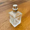 Bouteille de parfum en verre à fond épais transparent de forme cuboïde de 30 ml 50 ml 100 ml avec sertissage à pression sur atomiseur en métal et grand capuchon en métal