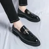 Casual schoenen Britse stijl trendy groene loafers dikke zolen glanzend leer voor heren puntig formeel antislip gratis verzending