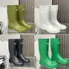 2022 Frauen Gummi Regen Stiefel PVC Knie Boot 23FW Casual Stil Wasserdichte Gummistiefel Luxus Rainboots Wasser Schuhe Regen Schuhe 5 farbe NO431