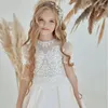 Abiti da ragazza Manica corta Appliques Abito a fiori in pizzo per abito da ballo da sposa Puffy Tulle Prima comunione Pageant Princess 2024