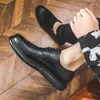 Sapatos casuais preto brogue homem oxford para homens 2024 designer de luxo couro zapatillas hombre chaussure de homme