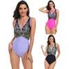 Kvinnors badkläder Retro Women Monikini Stylish V-Neck One-Piece Baddräkt med trådlös tryckning Patchwork vadderad för stranden