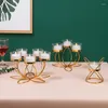 キャンドルホルダー1PCロマンチックなキャンドルライトディナー小道具飾りダイニングテーブルレトロスタイルベッドルームルームアイアン