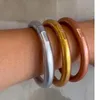 Charmarmband 10mm stora breda pärlor armband för kvinnor weater jonc bouddhiste set stack silikon plast glitter gelé armband