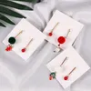 Boucles d'oreilles pendantes de noël pour femmes, dessin animé mignon, mode asymétrique, couronne de bonhomme de neige, pendentif boule en peluche, bijoux cadeau féminin