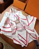 Silk Scarf Designer for Women Summer V Logo with Tags Print fyrkantiga halsdukar Mångsidig Echarpe Luxe Foulard Femme Bandana Hijab Turban Chultance Mönster90