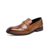 Scarpe casual Primavera Uomo Mocassini stile britannico con striscia di metallo firmati in pelle brogue intagliata Mocassino slip-on di lusso