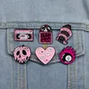 Broche Radio cercueil d'horreur rose, broches gothiques en émail pour Halloween, veste, sac à dos à revers, Badge Punk, bijoux cadeaux pour amis