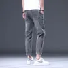 Casual mångsidiga herrar beskurna byxor 2024 Vår/sommar Ny tryckt koreanska stretch Slim Fit Jeans för män