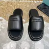 Nuevas zapatillas para mujeres de moda Zapatos de punta abierta del dedo del pie múltiple zapatillas de césped de verano de verano multicolor zapatillas acolchadas 35-41