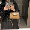 Designer Luxe mode Schoudertassen Franse modetrend Design Handheld kleine vierkante tas 2023 Nieuwe veelzijdige westerse stijl Crossbody damestas met één schouder