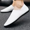 Mocassini da uomo in pelle artificiale slip on scarpe traspiranti per feste alla moda, uomo d'affari, tempo libero, comode calzature da barca da uomo 240312