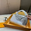 24ss designer de luxo feminino limitado novo capucines bolsa feminina bolsa de ombro clássico grande logotipo design fivela de ouro h ulrr