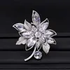 Pins Broschen SUYU Farbige Zirkonia Corsage Mode Temperament Anzug Mantel Pin Schnalle Zubehör Vintage Blume Brosche L240323